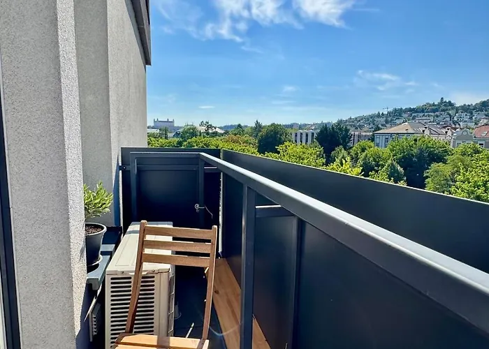 Cozy With Castle View Apartman *