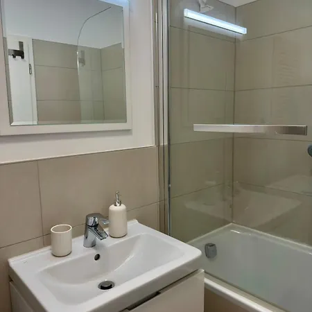 Cozy With Castle View Διαμέρισμα *