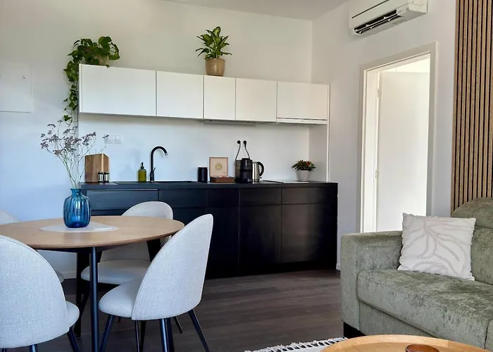 Cozy With Castle View