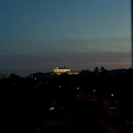 Lägenhet Cozy With Castle View *